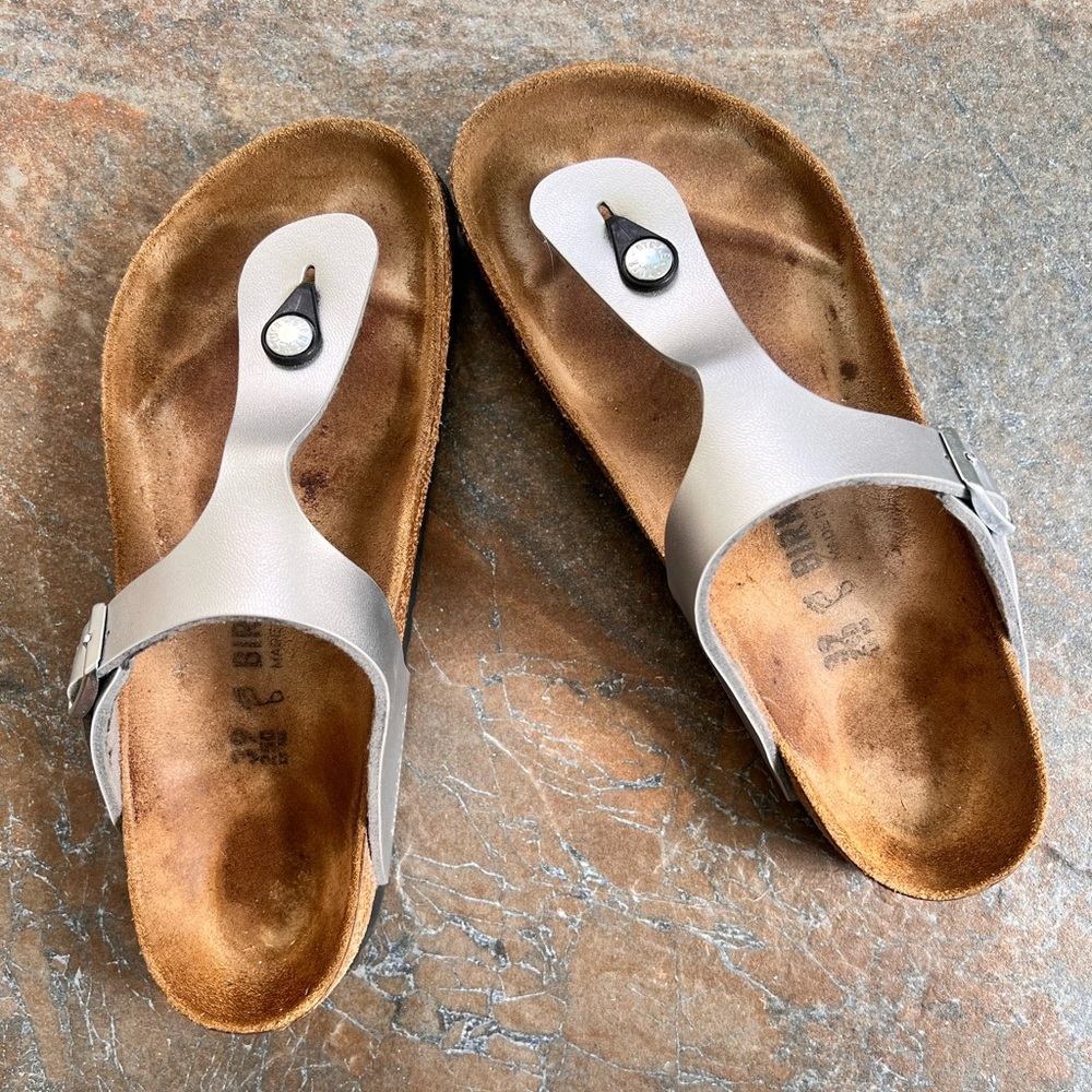 Birkenstock Women’s Thong Gizeh Sandal Silver Size 39